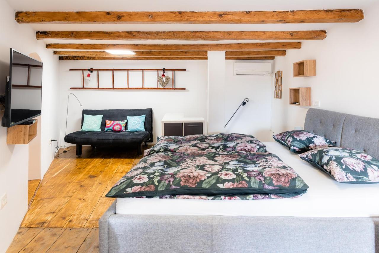 Apartment Villa Irena Great For A Family Holiday With Free Parking And Ev Station Ajdovščina Buitenkant foto