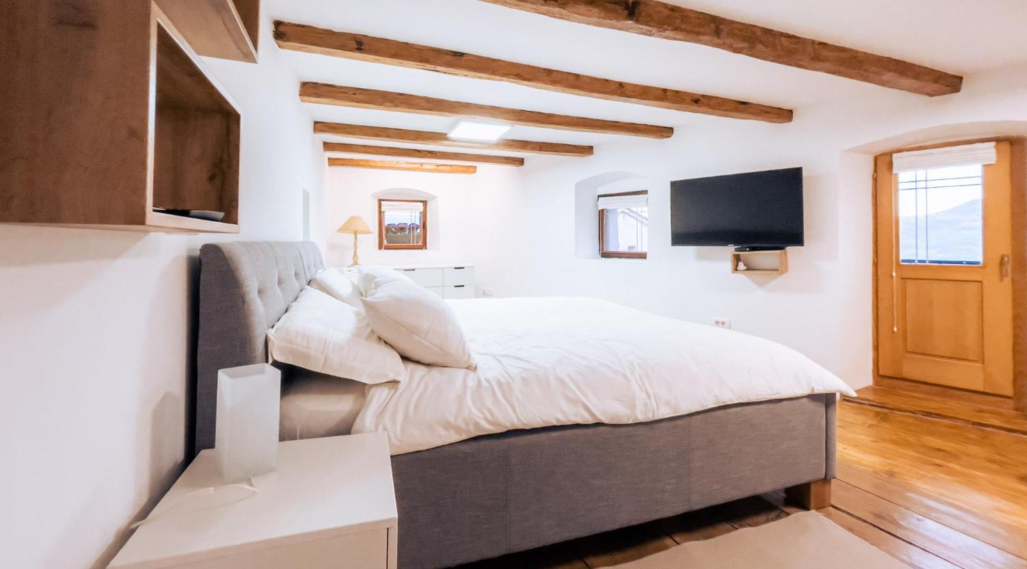 Apartment Villa Irena Great For A Family Holiday With Free Parking And Ev Station Ajdovščina Buitenkant foto