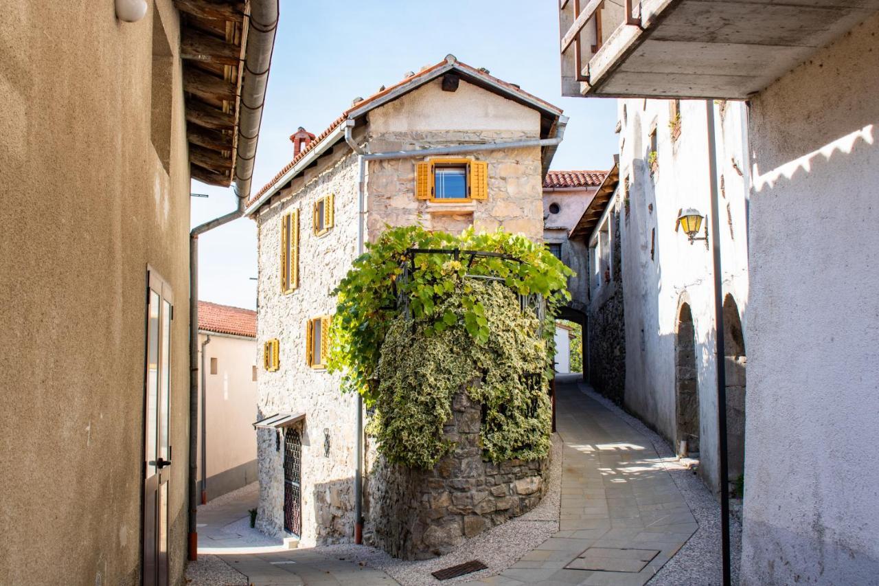 Apartment Villa Irena Great For A Family Holiday With Free Parking And Ev Station Ajdovščina Buitenkant foto